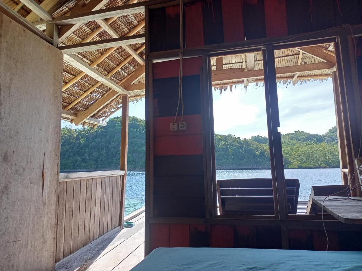 Meos Ambower Homestay Raja Ampat Fam Eksteriør bilde