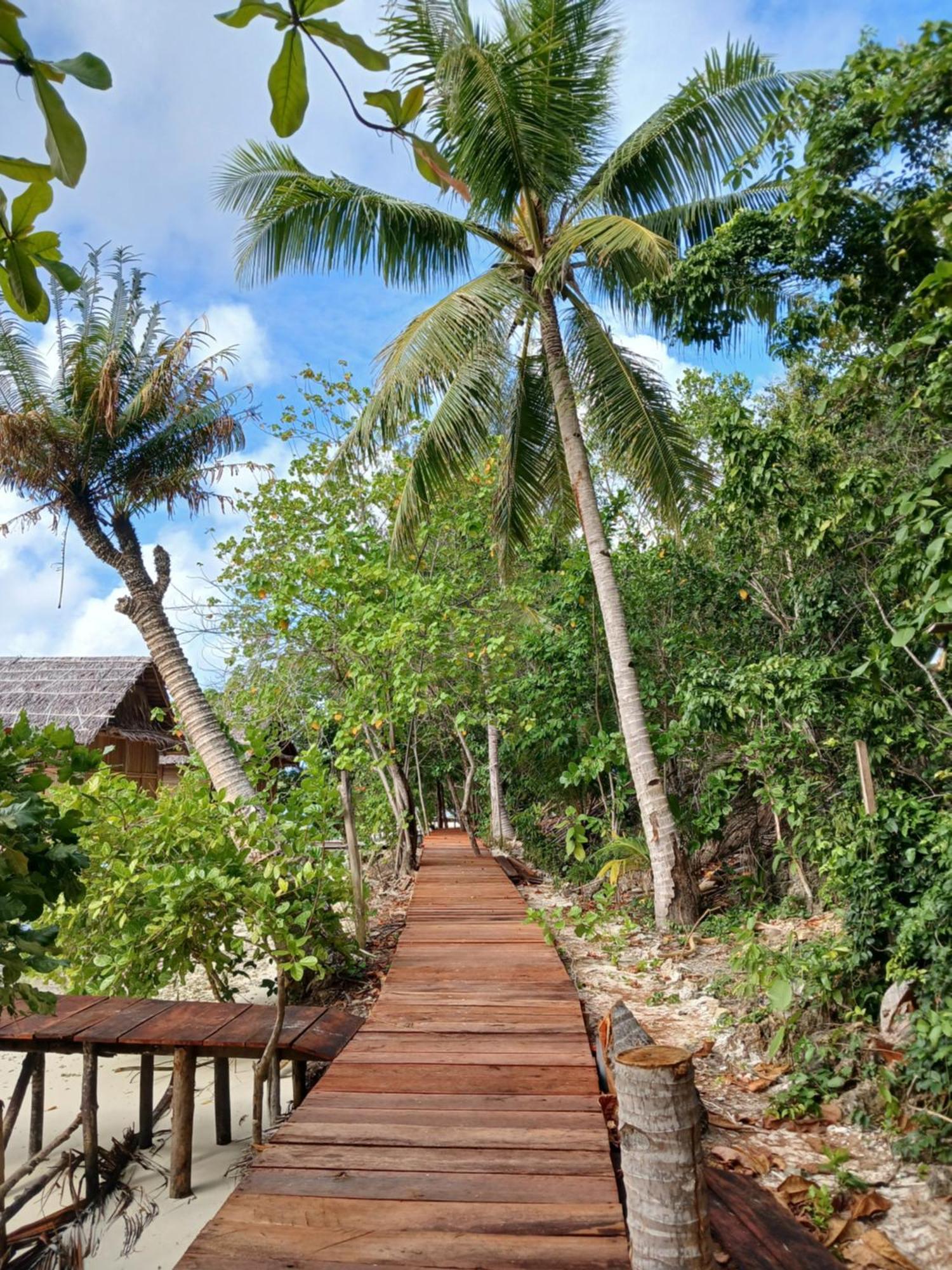 Meos Ambower Homestay Raja Ampat Fam Eksteriør bilde