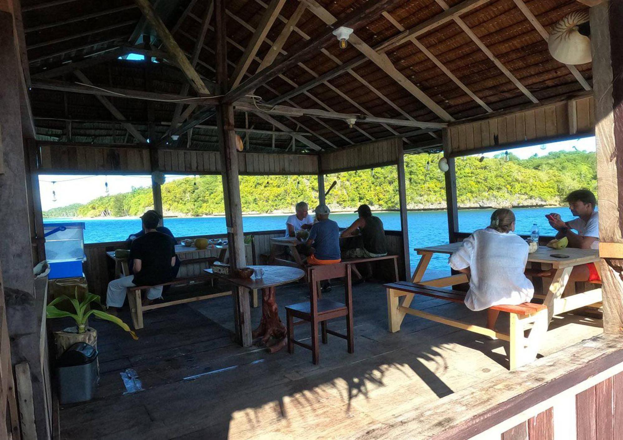 Meos Ambower Homestay Raja Ampat Fam Eksteriør bilde